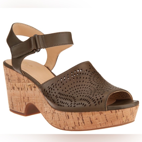 Clarks Artisan Maritsa Nila Platform Wedge Sandals in Khaki Size 8 - Picture 1 of 8
